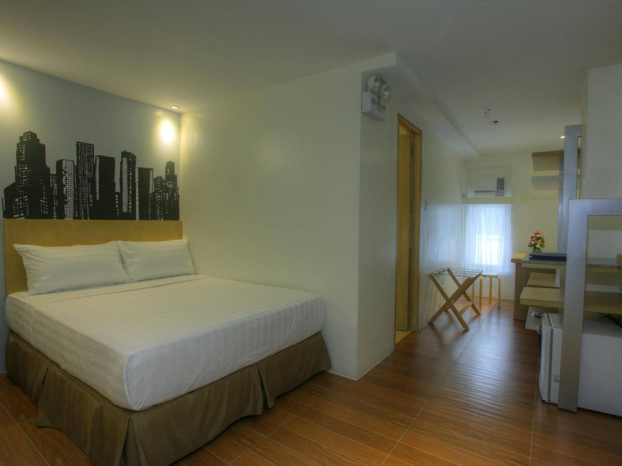 סן פדרו מקאטי Fersal Hotel Makati Avenue מראה חיצוני תמונה